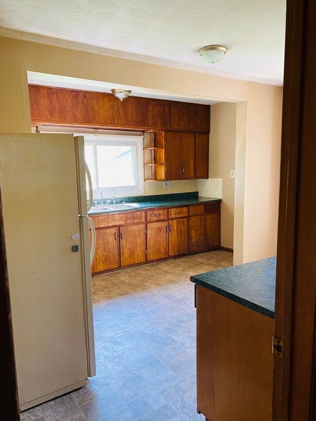 Building Photo - 3 br, 1 bath House - 327 Beechwood Ave