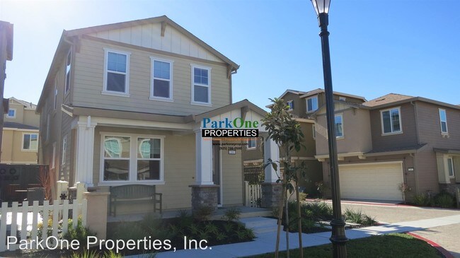 Building Photo - 3 br, 2.5 bath House - 200 South Park Ct.