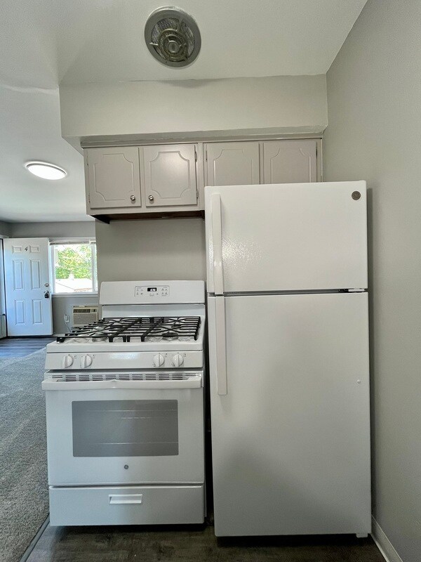 Building Photo - 4441 Oakwood Blvd