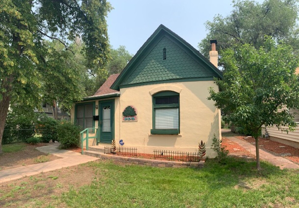 Foto principal - Charming 3-Bedroom Home Near Colorado Coll...