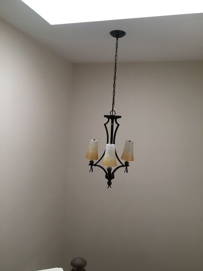 Foto del edificio - Beautiful 3 Bed, 3.5 Bath Brick Townhouse ...