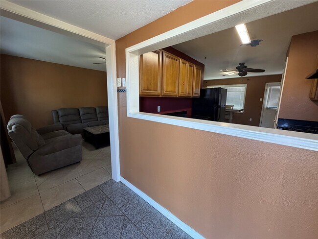 Foto del edificio - 2421 Pine St