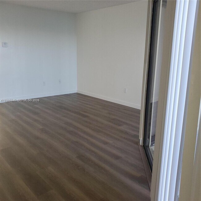 Foto del edificio - 929 Hamilton Dr
