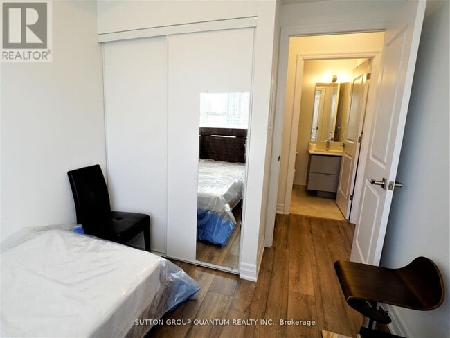 Building Photo - 36 Elm Dr W