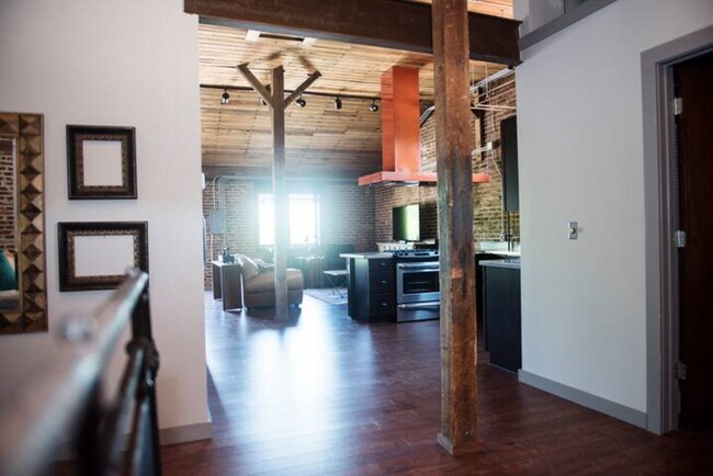High Ceilings, large windows, hardwood floors and modern amenities. - 693 W North St