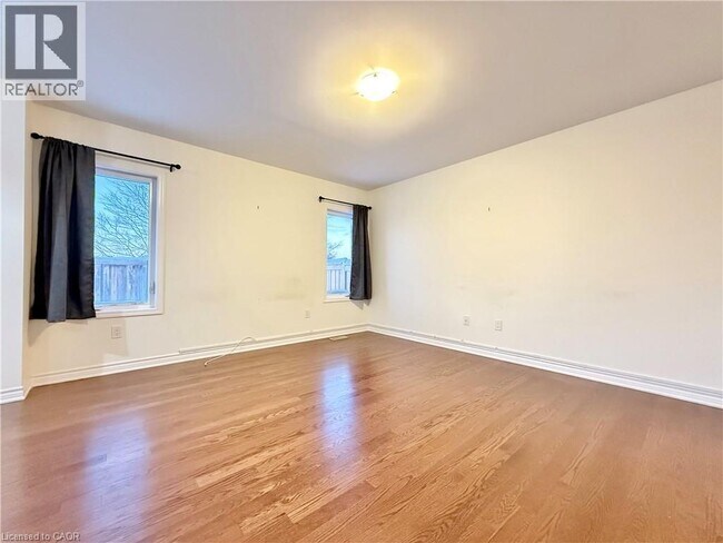 Photo du bâtiment - 382 Grovehill Cres