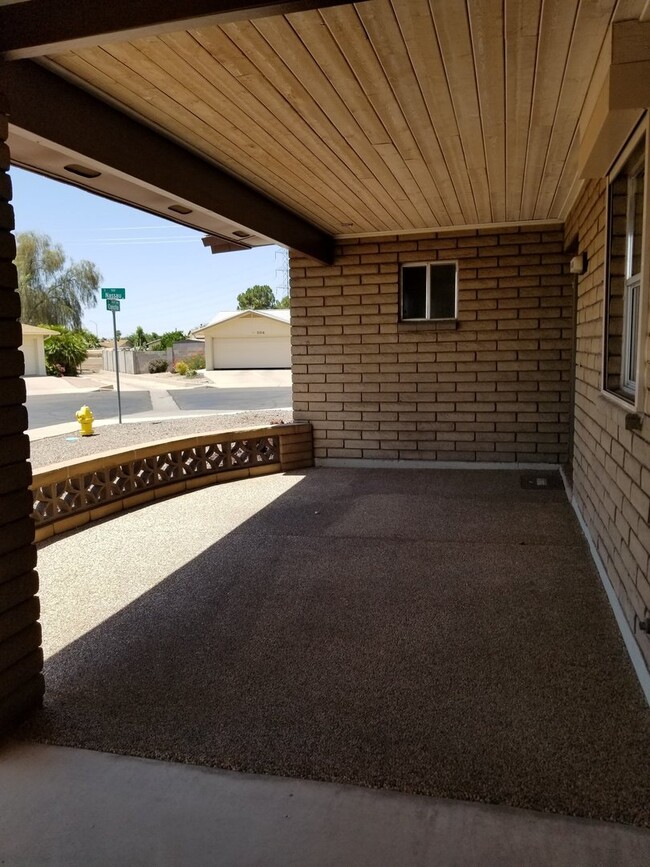 Building Photo - 2 BEDROOM RENTAL IN SUNLAND VILLAGE **MOVE...
