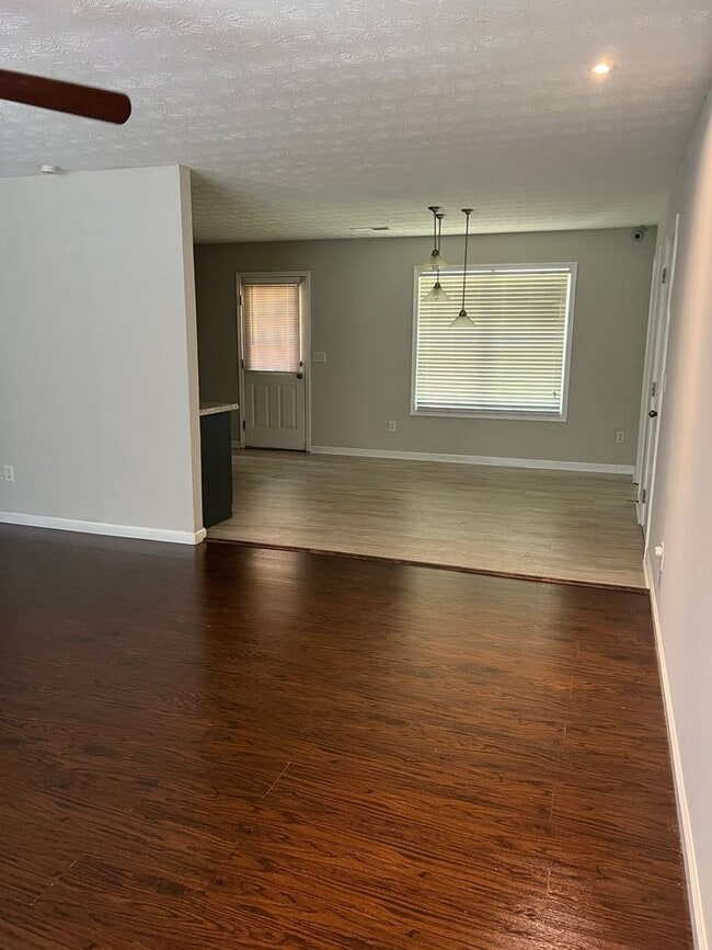 Foto del edificio - Charming 3 Bedroom 2 Bath home on large lot