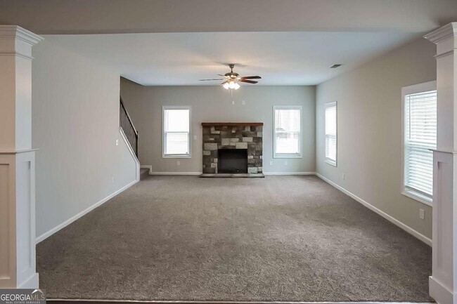 Building Photo - 1150 Red Bud Cir