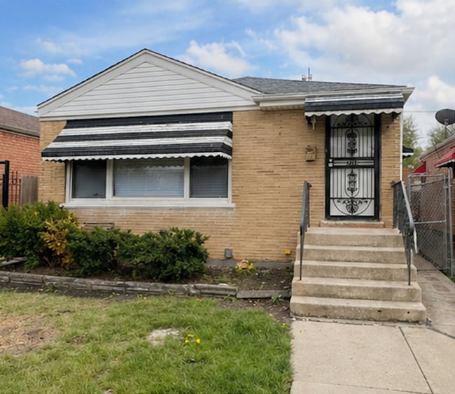 Building Photo - 2321 W 81st Pl
