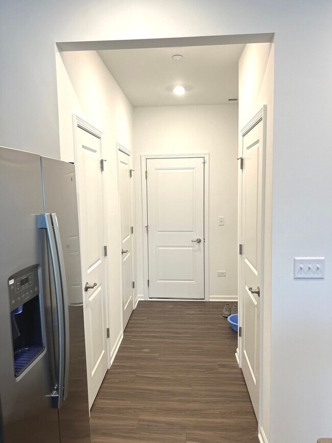 Building Photo - 2705 Fieldcrest Dr