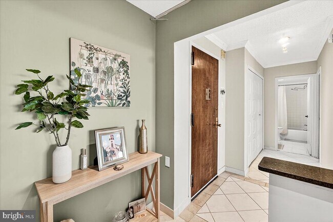 Foto del edificio - 5225 Pooks Hill Rd