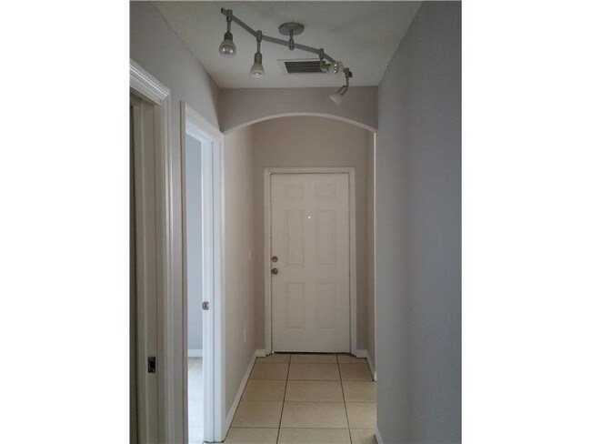 Building Photo - 3860 SW 48th Ave