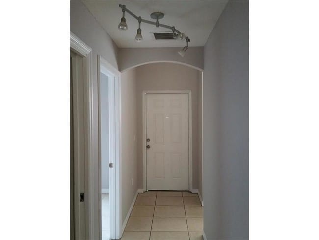 Building Photo - 3860 SW 48th Ave