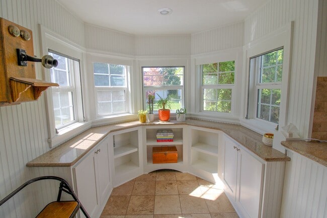 Building Photo - Classic Nampa Home
