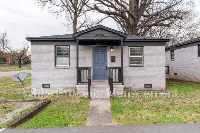 Photo - 2317 Julia Avenue