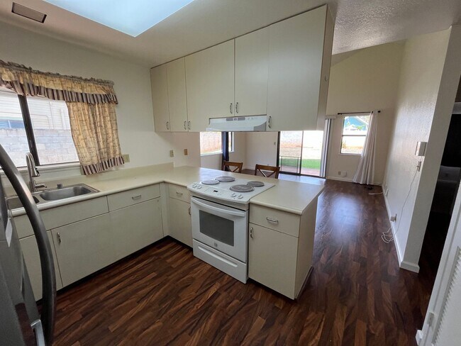 Foto del edificio - Mililani Town - 2 bedrooms, 1 bathroom home with large yard and 2-car garage