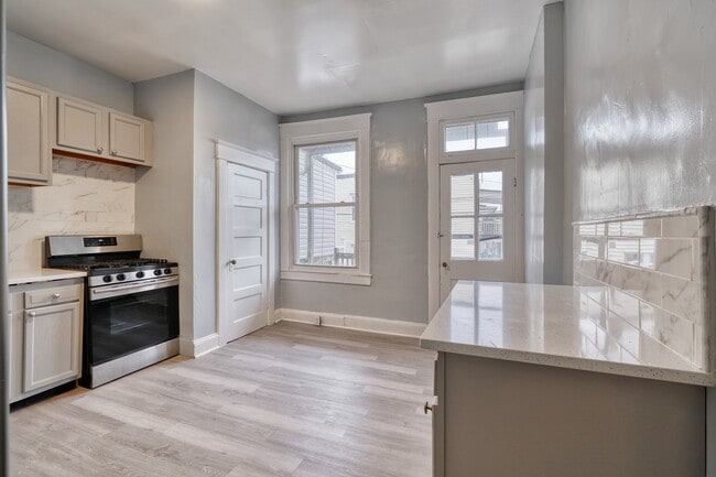 Building Photo - 2933 Erdman Ave