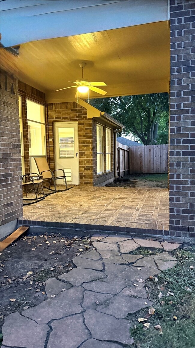 Building Photo - 931 Opal Chase Dr