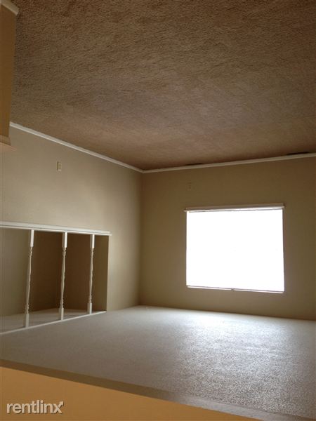 Building Photo - 301 NE Westwind Dr