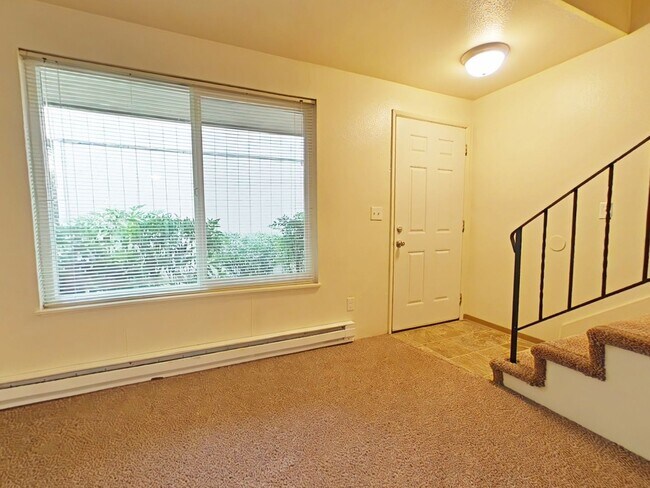 Foto del edificio - 2 Bedroom Apartment ~ Close to 9th Street ~ Small Pet Friendly