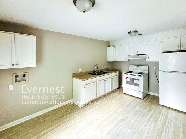 Foto del edificio - 253 Lawrence Rd