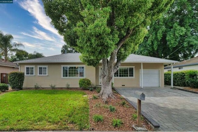 Building Photo - 1260 Apple Dr