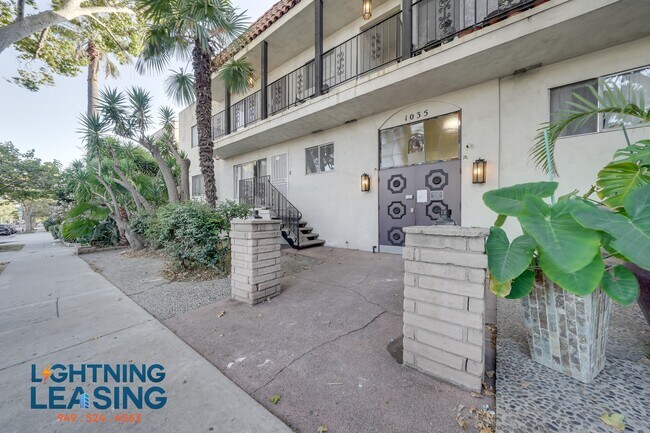 Foto del edificio - 1035 Hayworth Ave