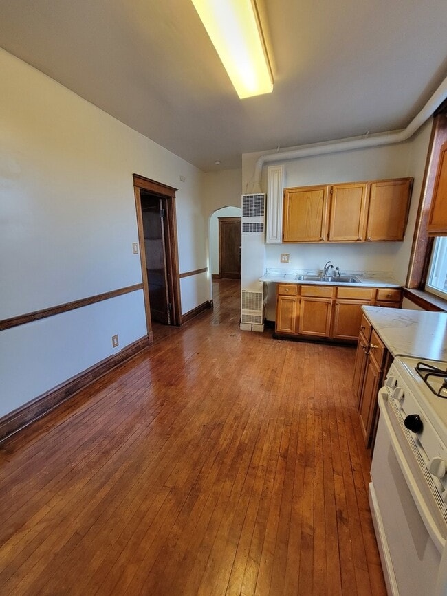 Building Photo - 2014 N Kedzie Ave