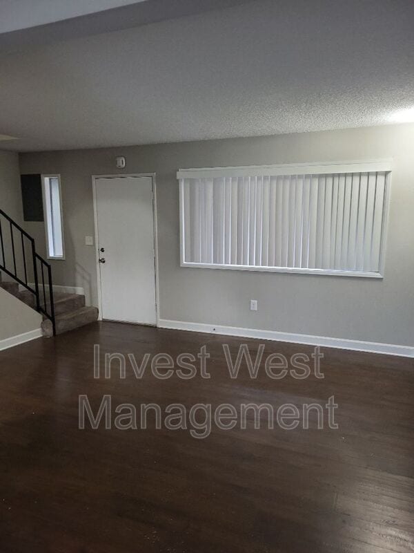 Building Photo - 3021 E 20th St