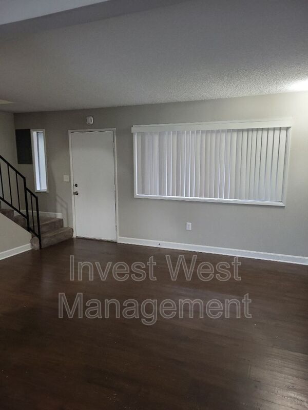 Foto del edificio - 3021 E 20th St