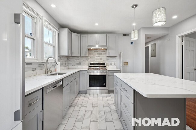 Building Photo - Charming 4BR Duplex in Dorchester
