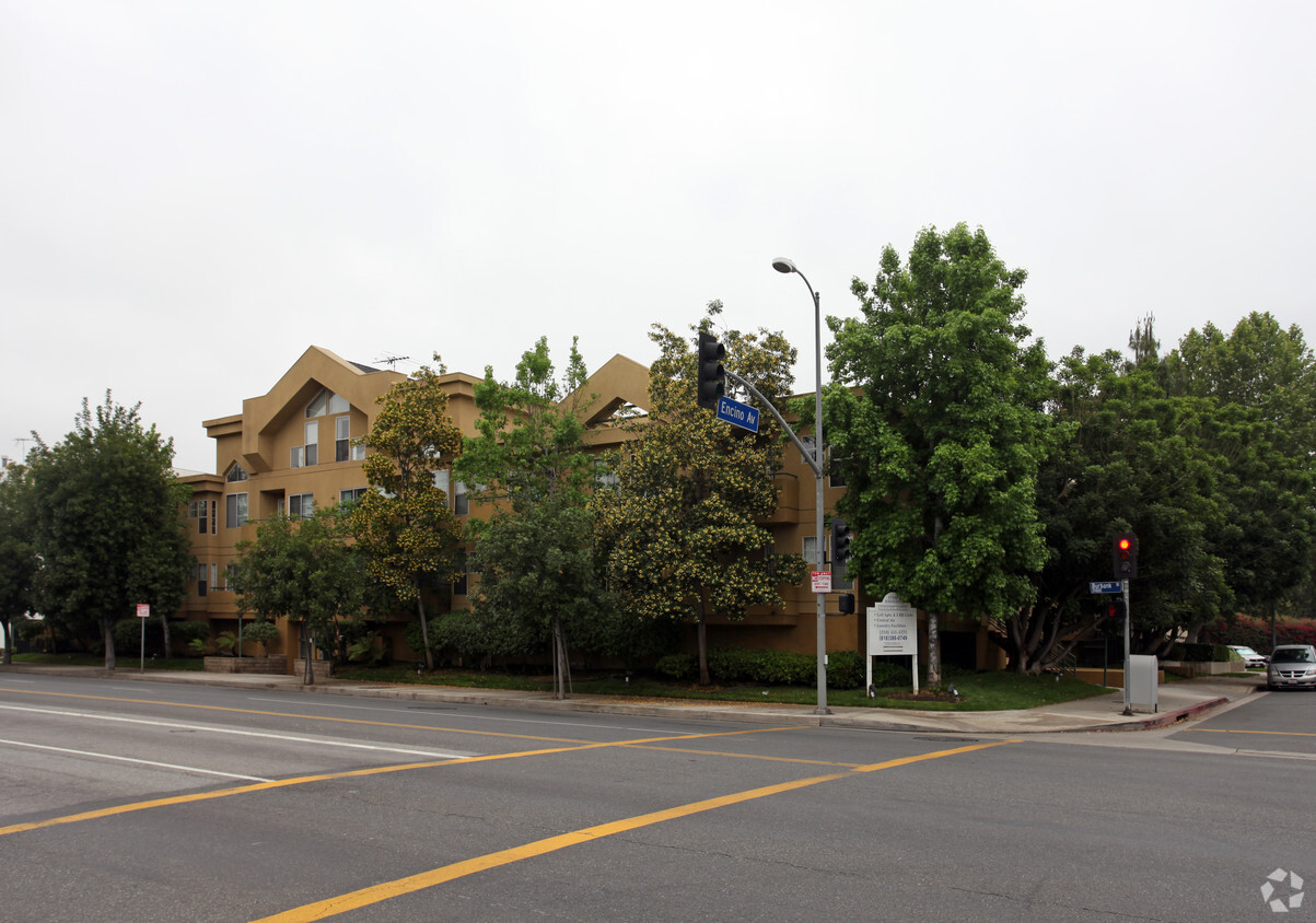 Building Photo - Burbank Apartments