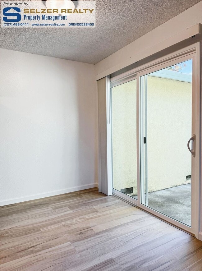 Foto del edificio - Newly updated & well-equipped 2 bd. duplex!