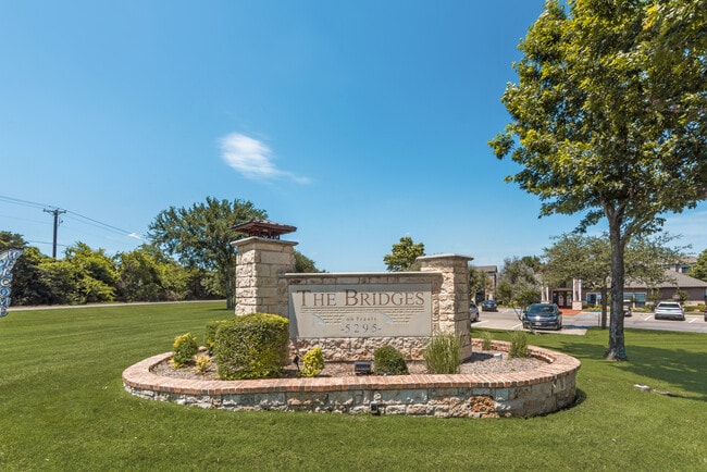 Building Photo - The Bridges on Travis