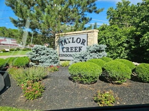 Building Photo - 7226 Creekview Dr