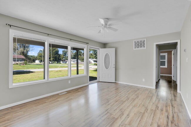 Building Photo - Donerail Way