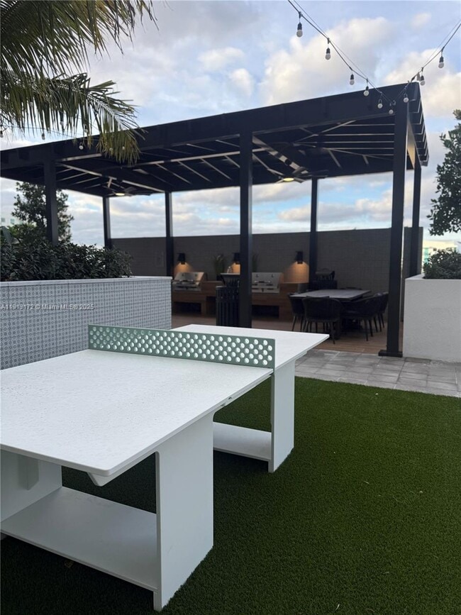 Foto del edificio - 2000 Van Buren St