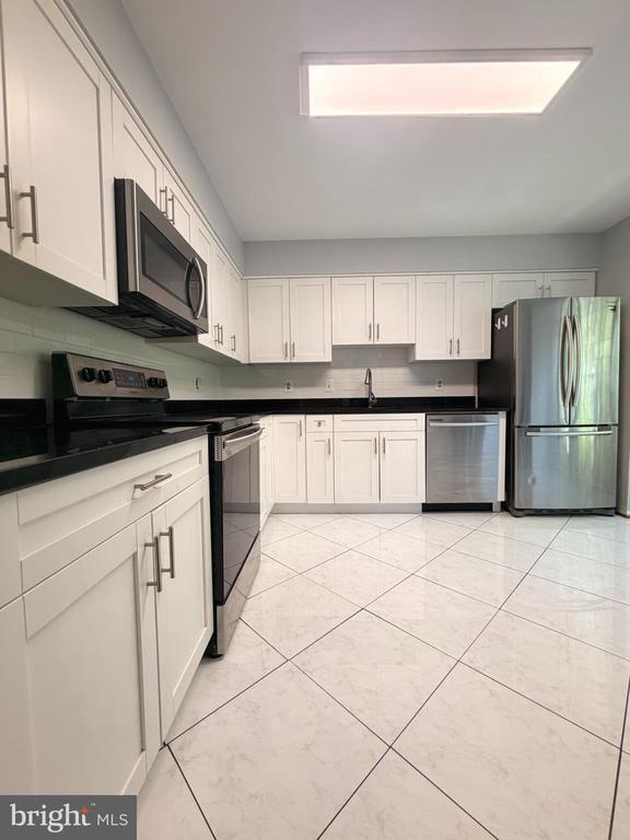 Building Photo - 13880 Grey Colt Dr