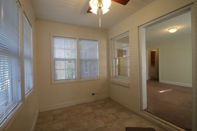 Building Photo - Exclusively Offered by Muse Realty Rentals...