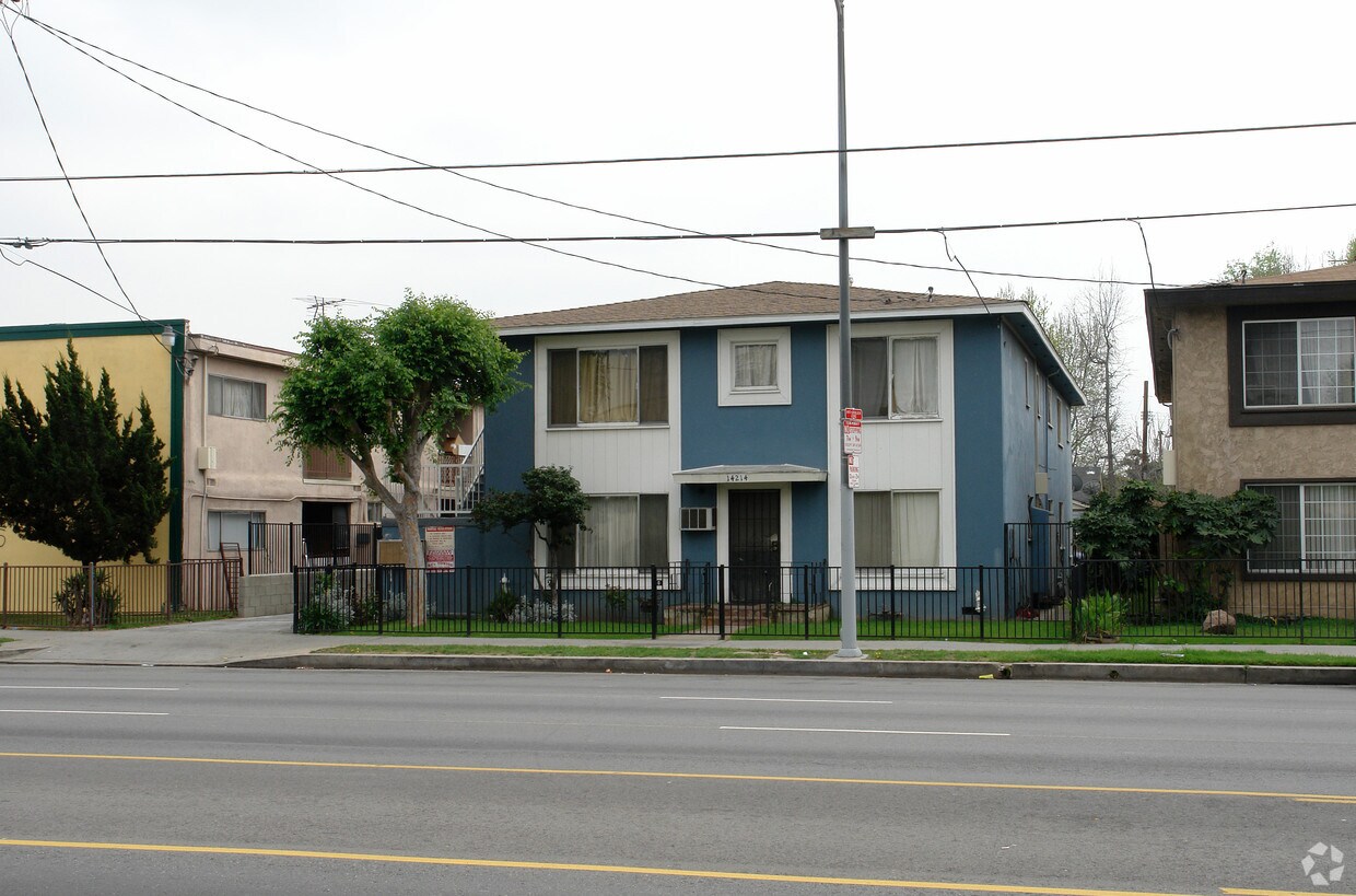 Foto del edificio - 14214 Sherman Way