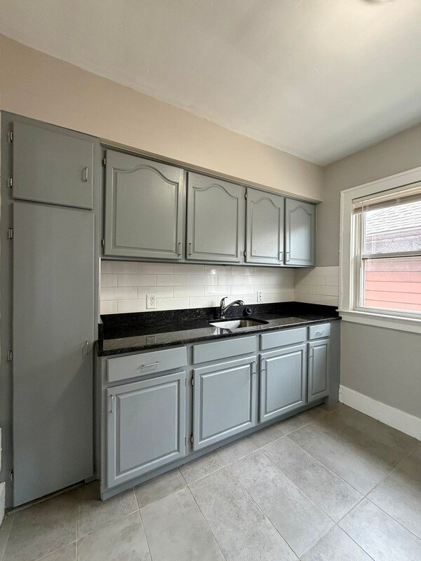 Foto del edificio - 168 Bondie St