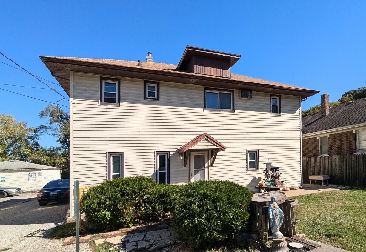 Primary Photo - 832 Richards St