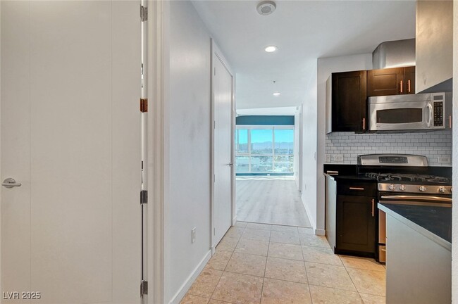 Building Photo - 4575 Dean Martin Dr