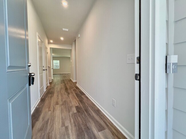 Building Photo - NEW CONSTRUCTION MOVE-IN READY (PET FRIENDLY)