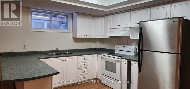 Building Photo - 41 Lawnview Dr