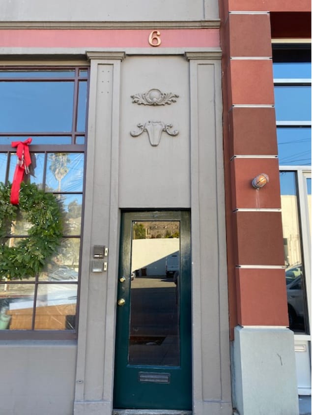 Entrance to 6 Bank Street - 6 Bank St