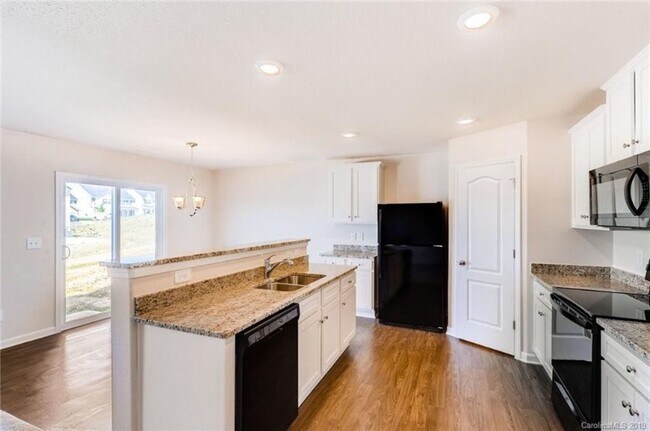 Building Photo - 2223 Latimer Ln