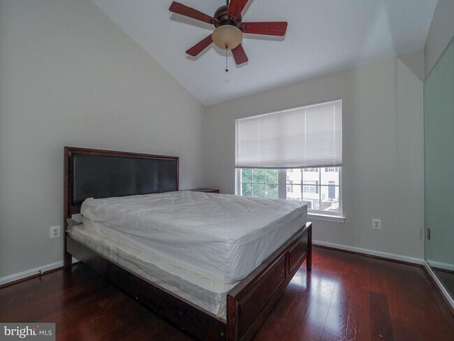 Foto del edificio - 32 Harbour Heights Dr