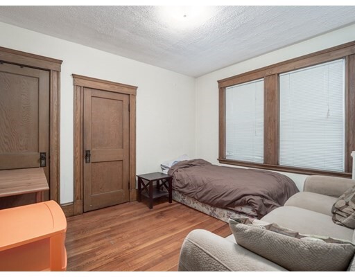 Building Photo - 99 Thorndike St